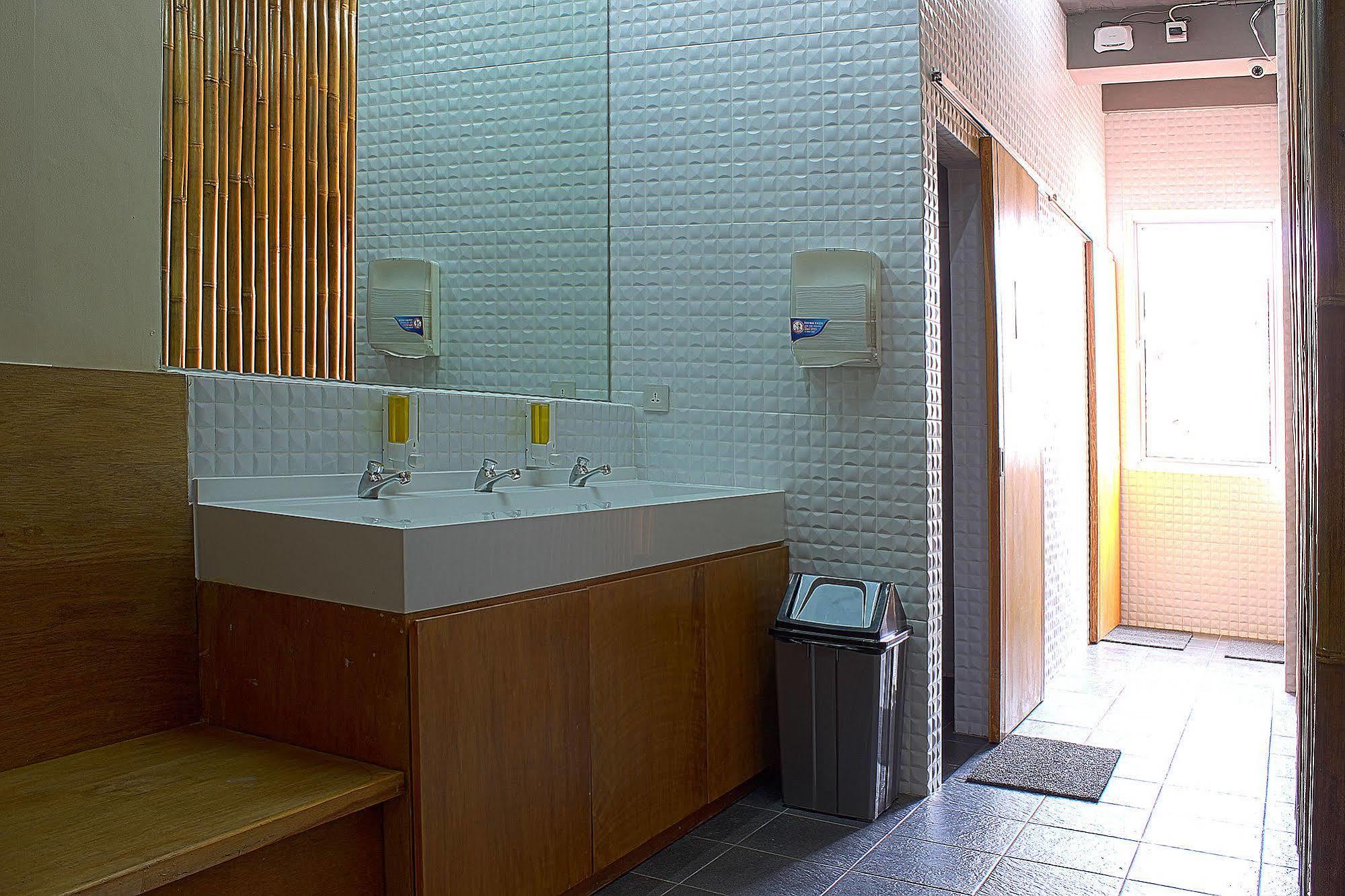 Teduh Hostel Kota Tua Jakarta Extérieur photo