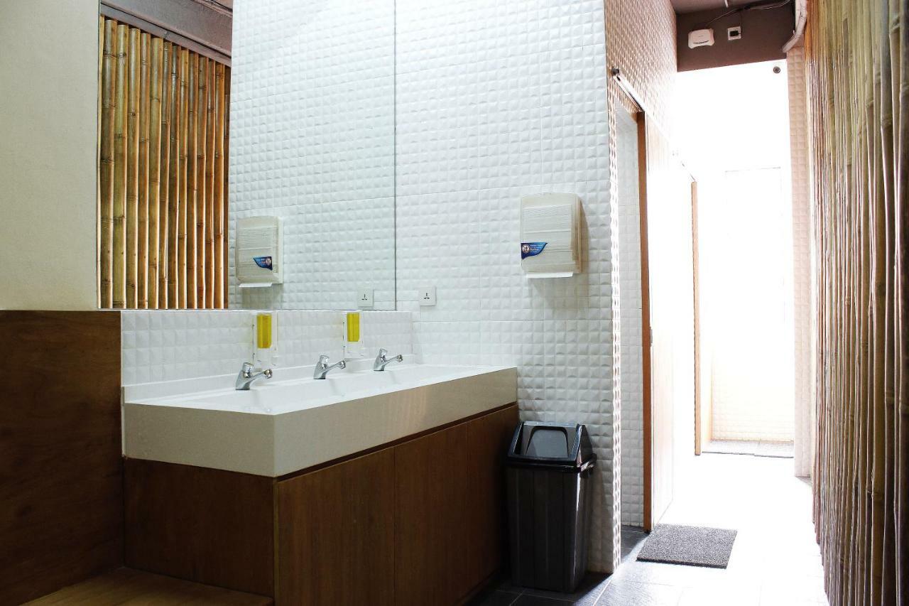Teduh Hostel Kota Tua Jakarta Extérieur photo